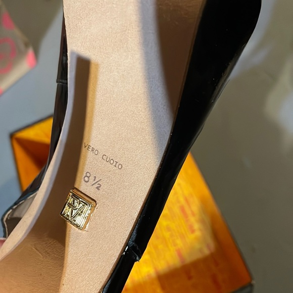 Black Open toed heels - Picture 2 of 6